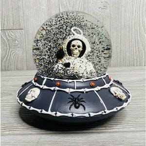 Nwt Halloween skeleton astronaut Flying UFO Death spaceship Snow Globe oddity
